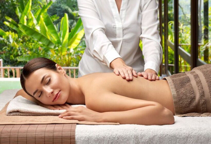 هتل Oceans Two Resort