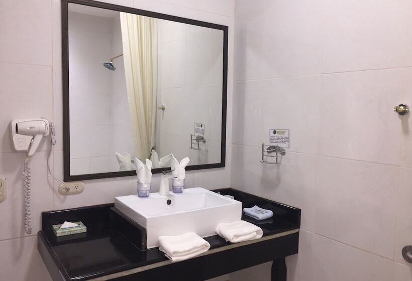 هتل Oceans Two Resort