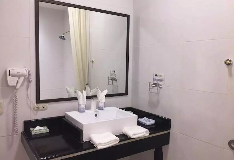 Отель Oceans Two Resort