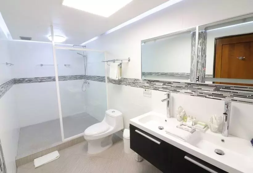 Отель Oceans Two Resort