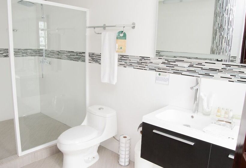 هتل Oceans Two Resort