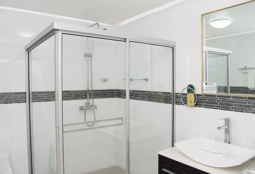 هتل Oceans Two Resort