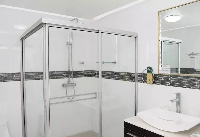 Отель Oceans Two Resort