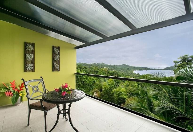 هتل Oceans Two Resort