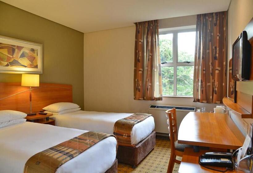 Отель Road Lodge Sandton