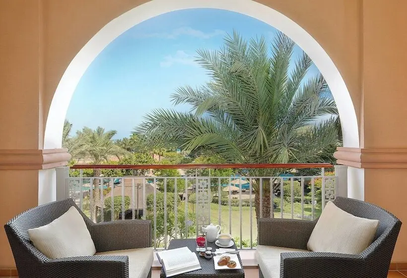 هتل The Ritz-Carlton, Dubai
