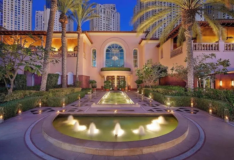هتل The Ritz-Carlton, Dubai