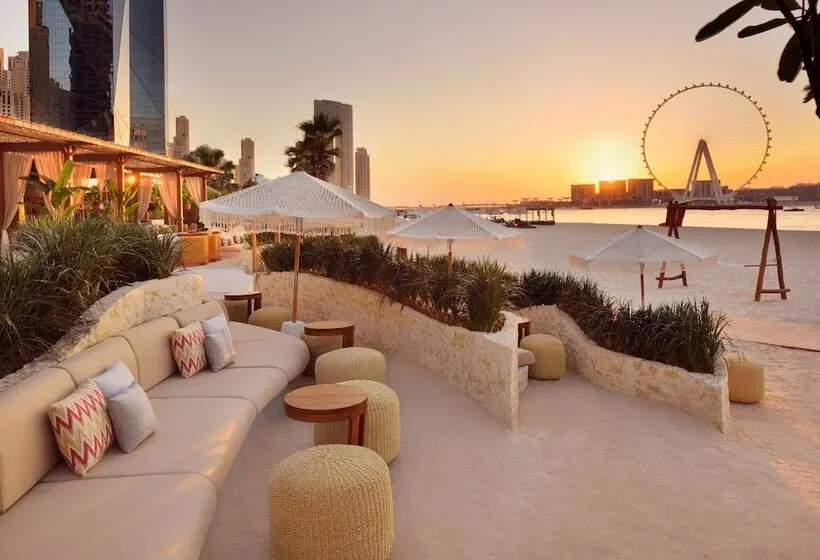 هتل The Ritz-Carlton, Dubai