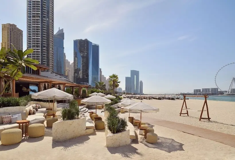 هتل The Ritz-Carlton, Dubai