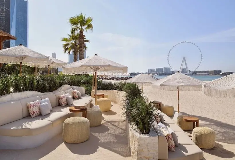 هتل The Ritz-Carlton, Dubai