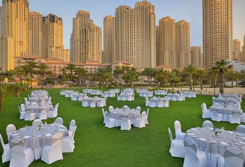 هتل The Ritz-Carlton, Dubai