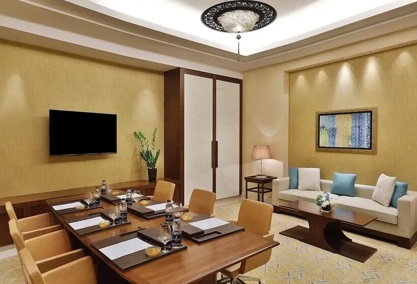 هتل The Ritz-Carlton, Dubai