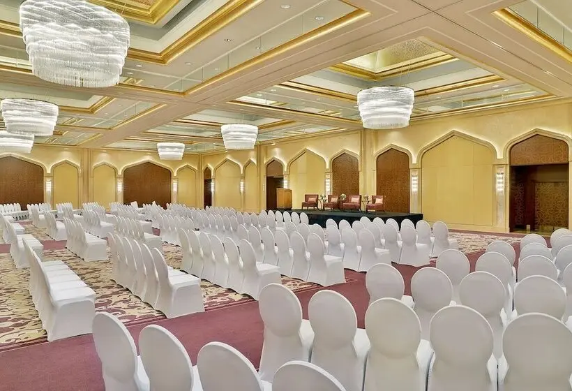 هتل The Ritz-Carlton, Dubai