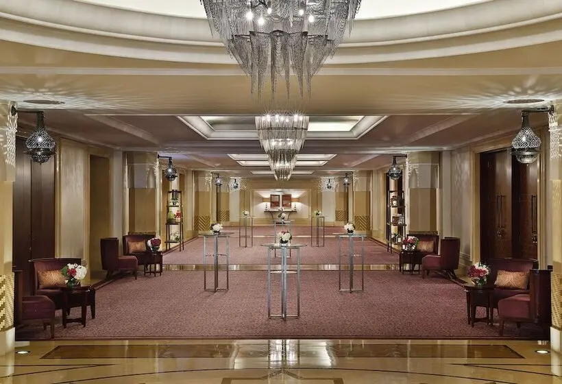 هتل The Ritz-Carlton, Dubai