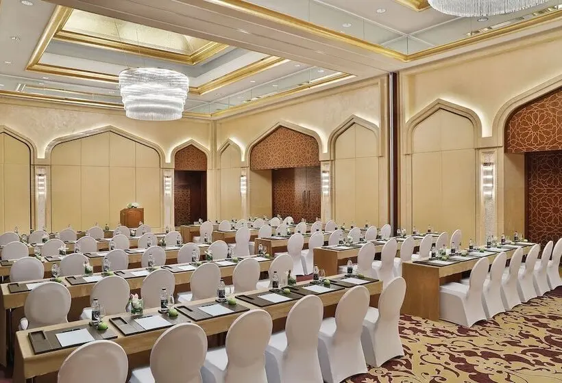 هتل The Ritz-Carlton, Dubai