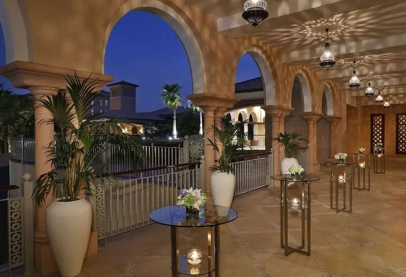 هتل The Ritz-Carlton, Dubai
