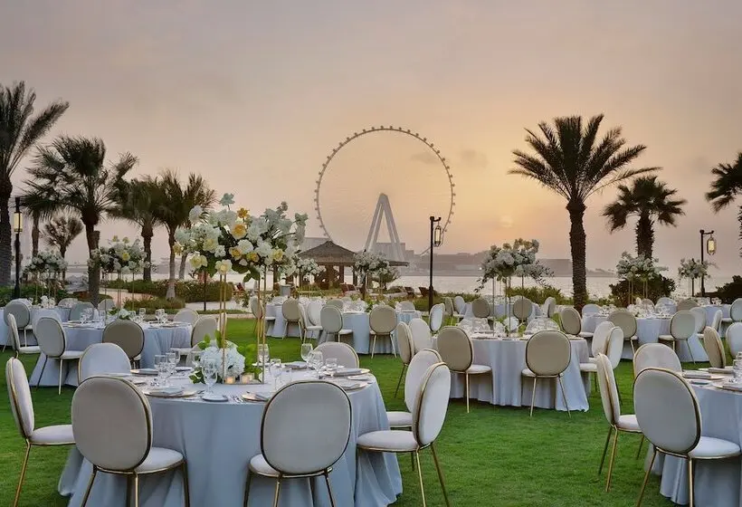 هتل The Ritz-Carlton, Dubai