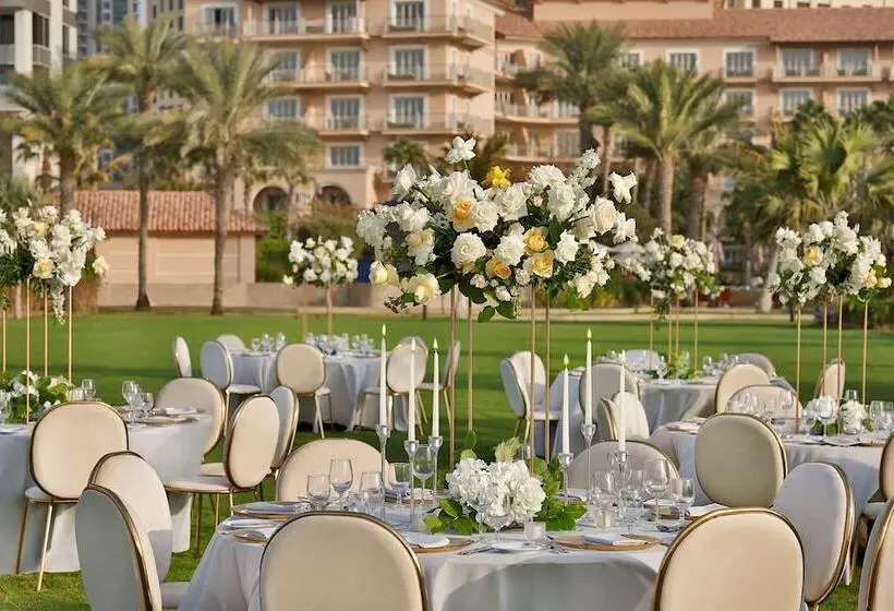 هتل The Ritz-Carlton, Dubai