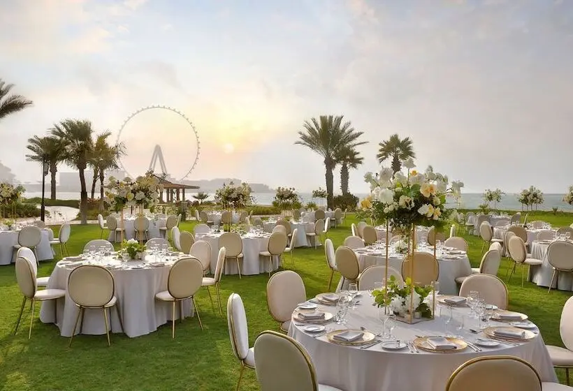 هتل The Ritz-Carlton, Dubai