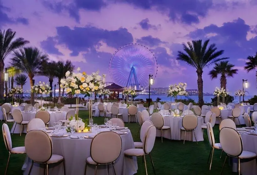 هتل The Ritz-Carlton, Dubai