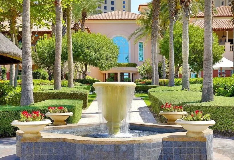 هتل The Ritz-Carlton, Dubai