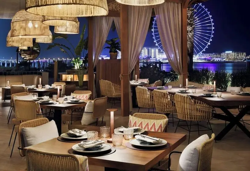 هتل The Ritz-Carlton, Dubai