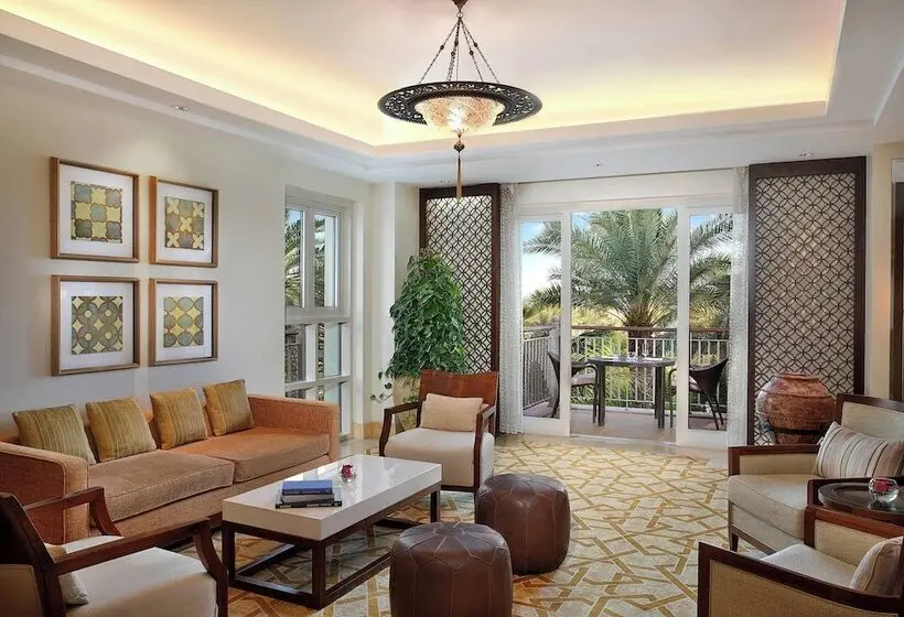 هتل The Ritz-Carlton, Dubai