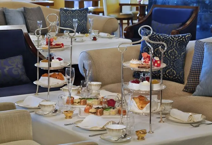 هتل The Ritz-Carlton, Dubai