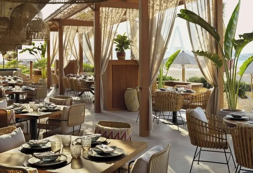 هتل The Ritz-Carlton, Dubai
