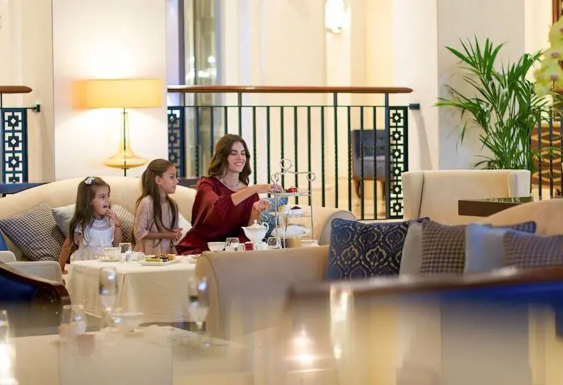 هتل The Ritz-Carlton, Dubai