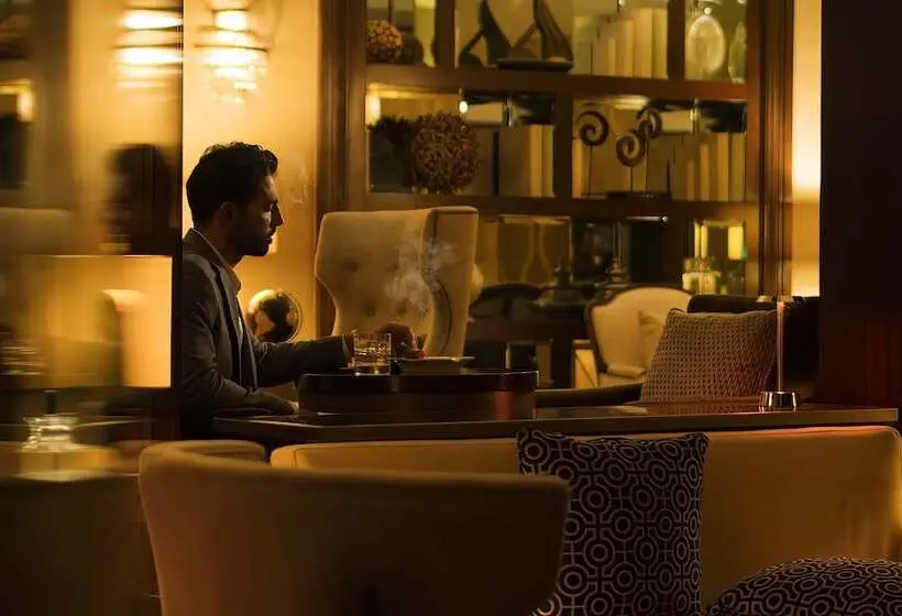 هتل The Ritz-Carlton, Dubai