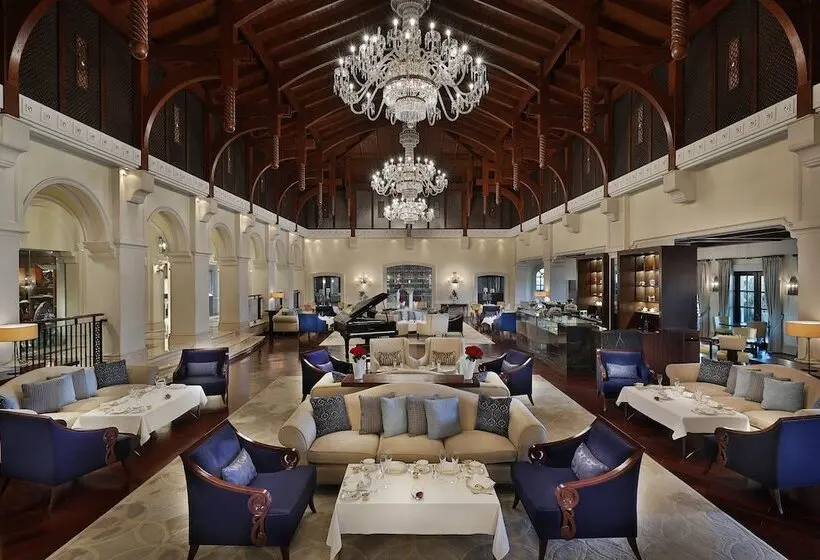 هتل The Ritz-Carlton, Dubai