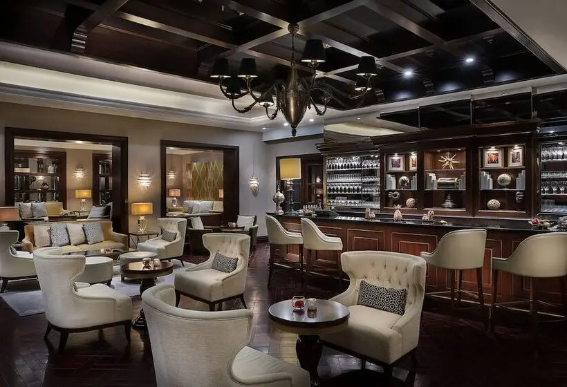 هتل The Ritz-Carlton, Dubai