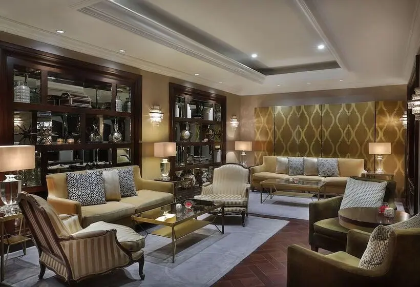 هتل The Ritz-Carlton, Dubai
