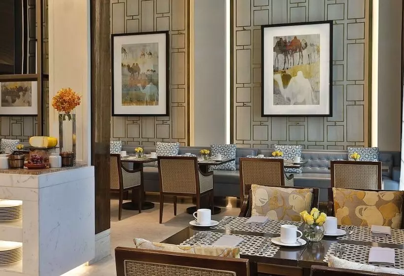 هتل The Ritz-Carlton, Dubai