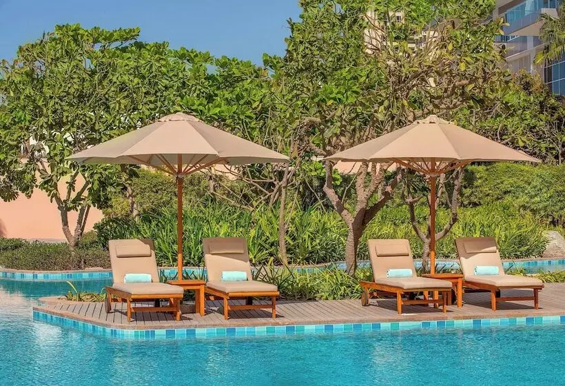 هتل The Ritz-Carlton, Dubai