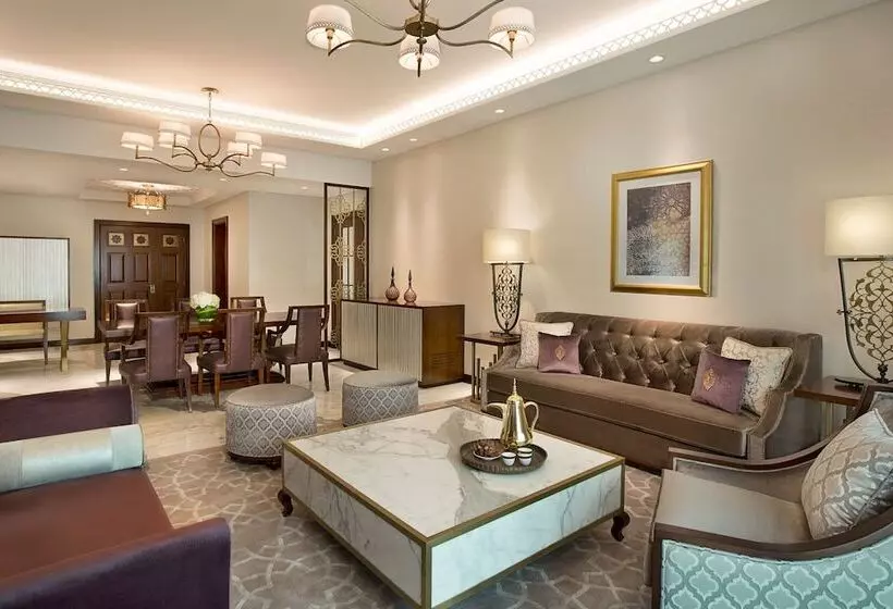 هتل The Ritz-Carlton, Dubai