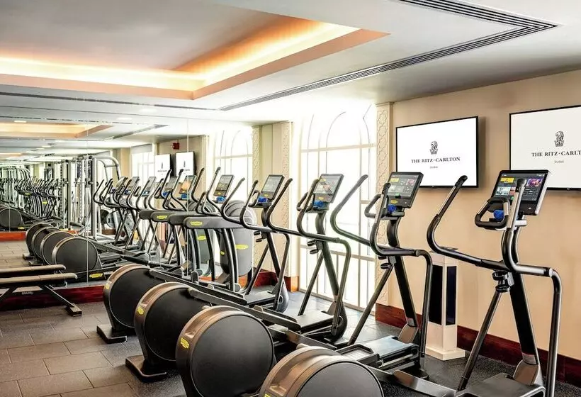 هتل The Ritz-Carlton, Dubai
