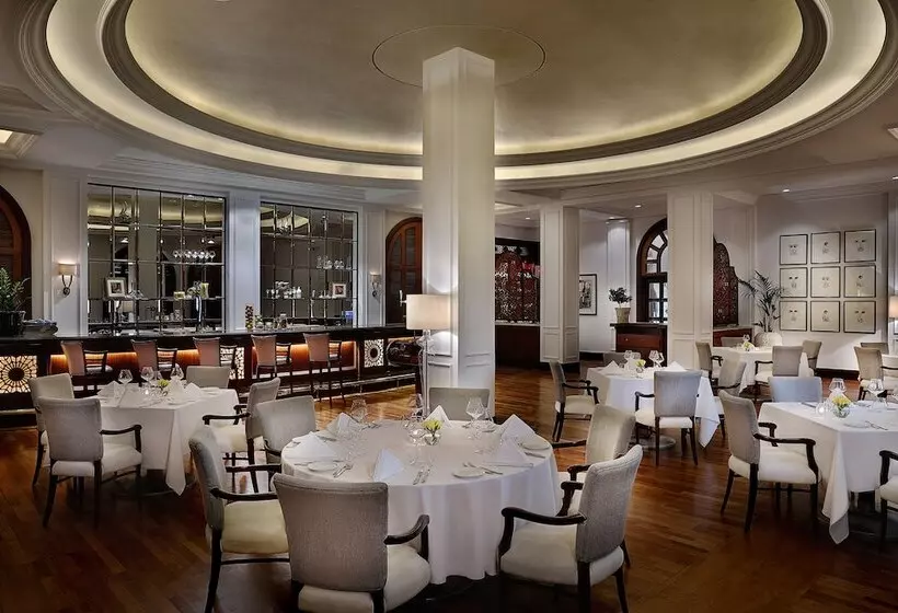 هتل The Ritz-Carlton, Dubai