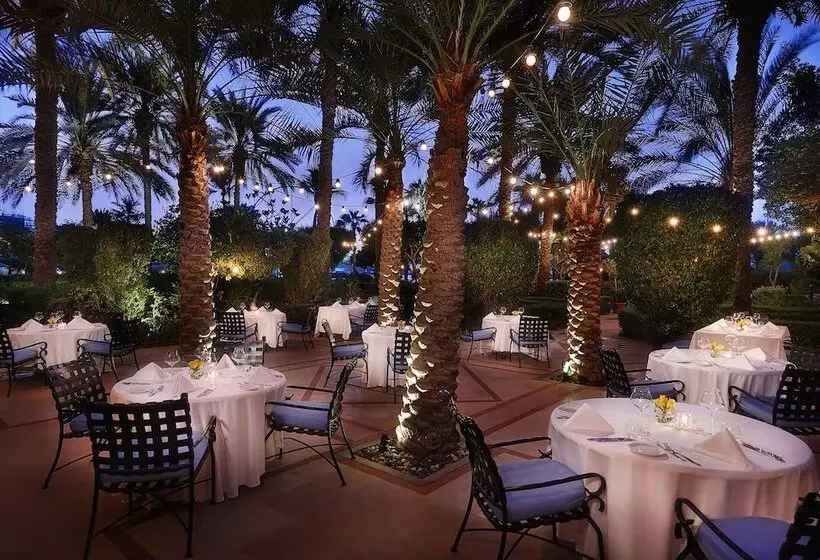 هتل The Ritz-Carlton, Dubai