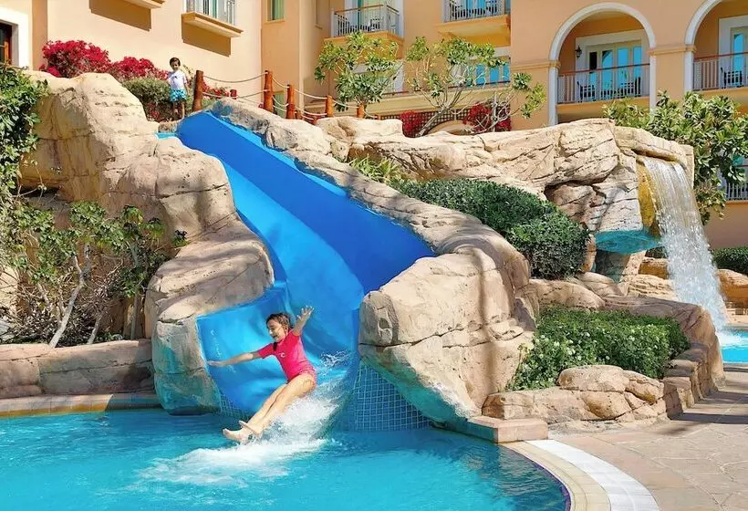 هتل The Ritz-Carlton, Dubai
