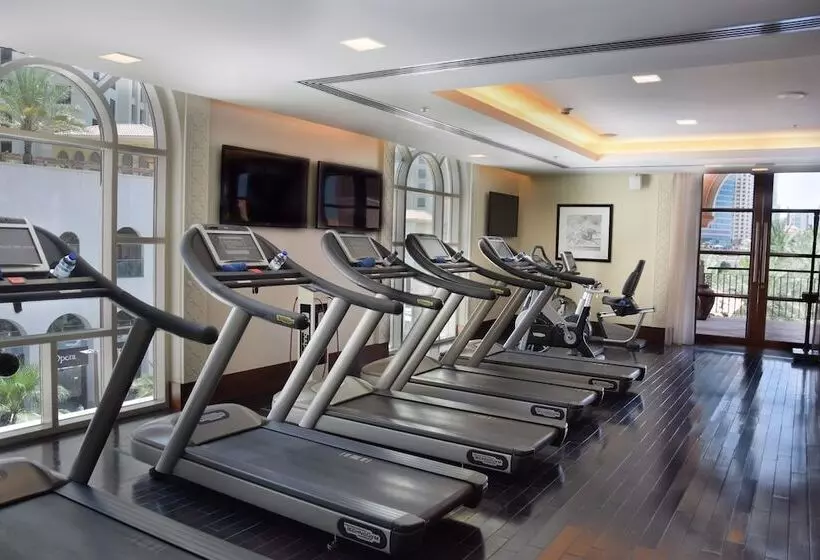 هتل The Ritz-Carlton, Dubai