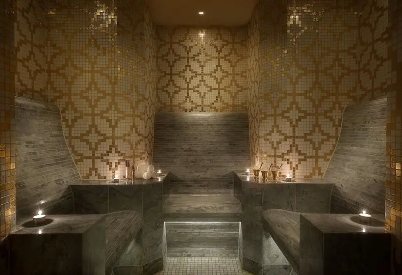 هتل The Ritz-Carlton, Dubai