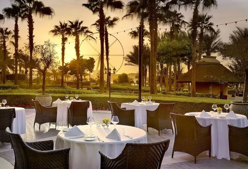هتل The Ritz-Carlton, Dubai