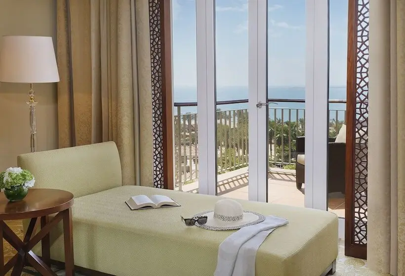هتل The Ritz-Carlton, Dubai