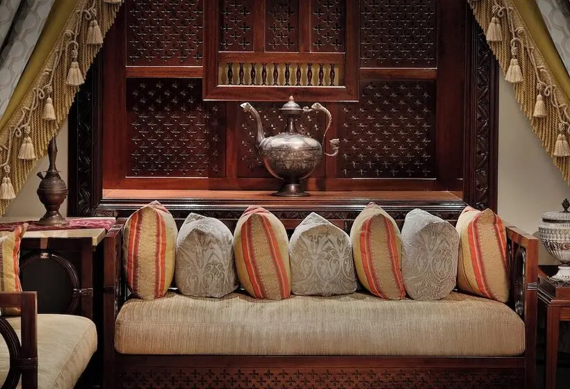 هتل The Ritz-Carlton, Dubai