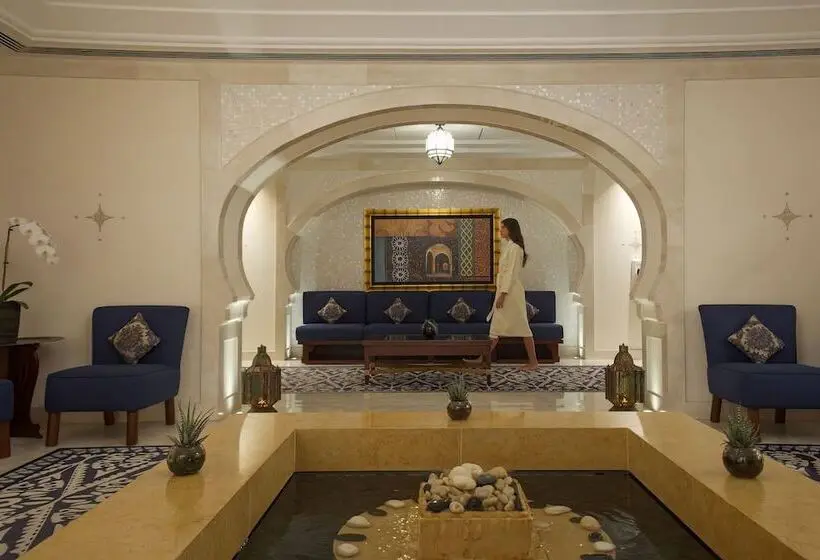 هتل The Ritz-Carlton, Dubai