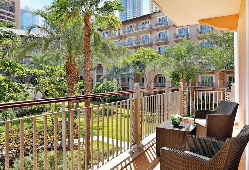 هتل The Ritz-Carlton, Dubai