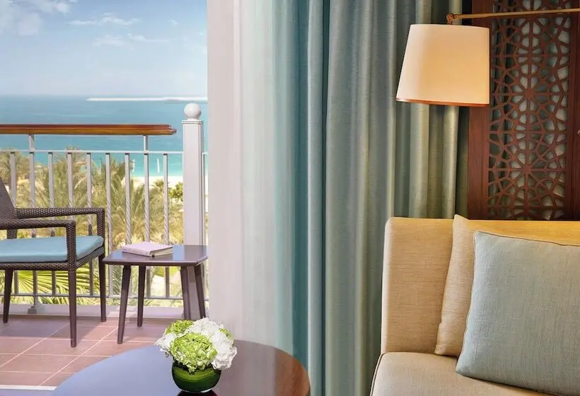 هتل The Ritz-Carlton, Dubai