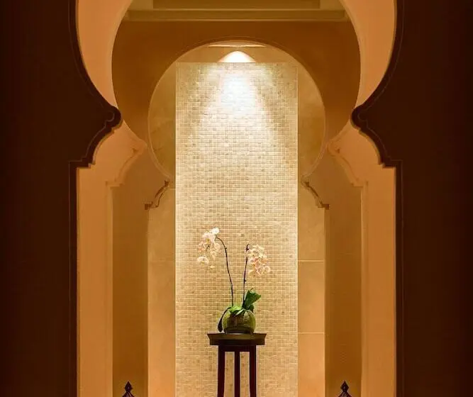 هتل The Ritz-Carlton, Dubai